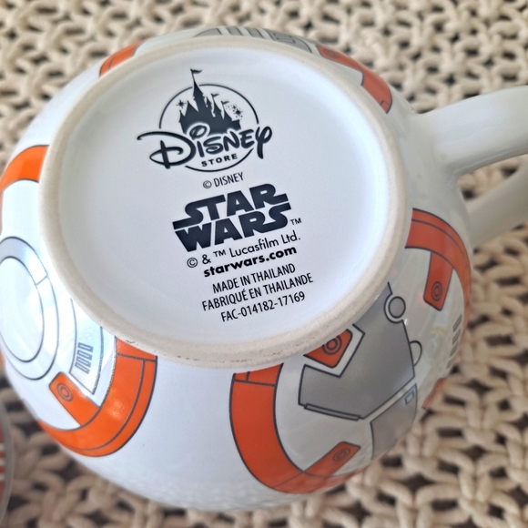BB8 Droid Mug with Removable Lid - Picture 3 of 3